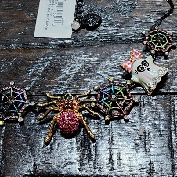 BETSEY JOHNSON HALLOWEEN SPIDER CAT GHOST & WEB PENDANT NECKLACE WITH CRYSTALS - Picture 10 of 13